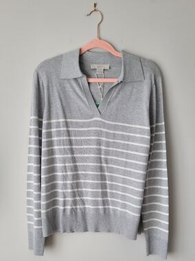 🆕️ LOFT Light Gray & White V-Neck Sweater